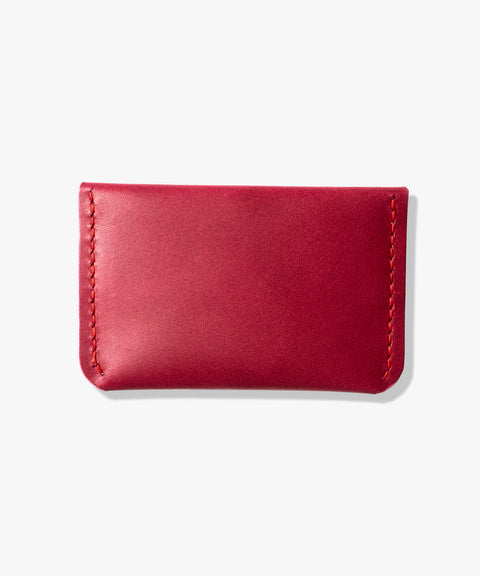 Kompaktes rotes Kartenetui "Flap Wallet" für stilvolle Minimalisten, ideal für Karten und gefaltete Scheine.