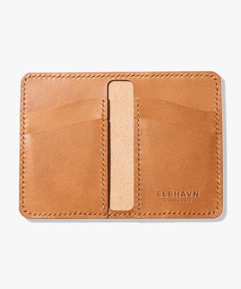 Klappbares Kartenetui "Note Wallet" in Cognac mit vier Fächern und handgefertigtem Design.