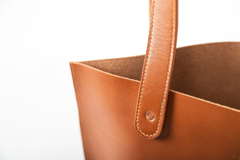 Vacchetta Tote Bag · Gold