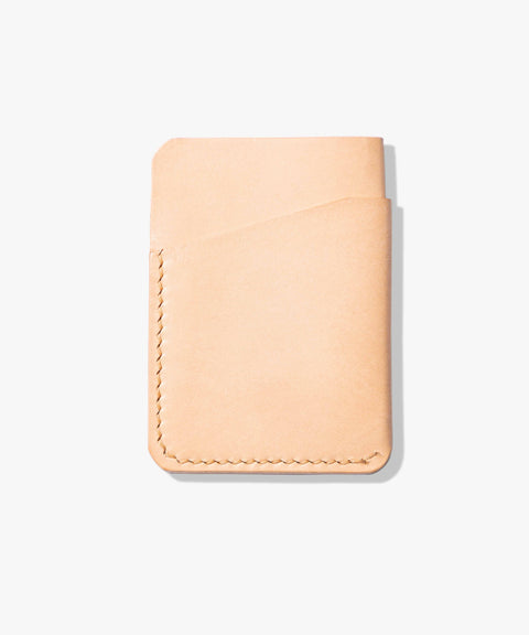 Handgefertigtes Mini-Kartenetui "Pocket Folio" aus pflanzlich gegerbtem Vacchetta-Leder in Natur.